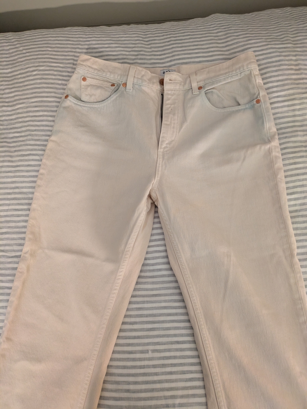 esby Straight-Leg Jeans in Light Cream *Discoloration*